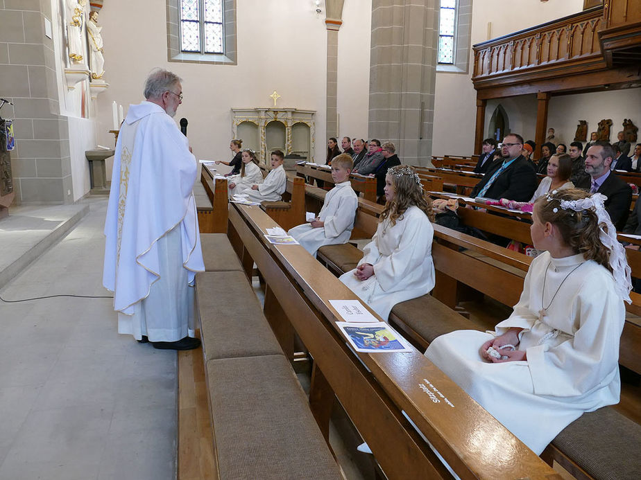 Feier der 1. Heiligen Kommunion in Sankt Crescentius (Foto: Karl-Franz Thiede)